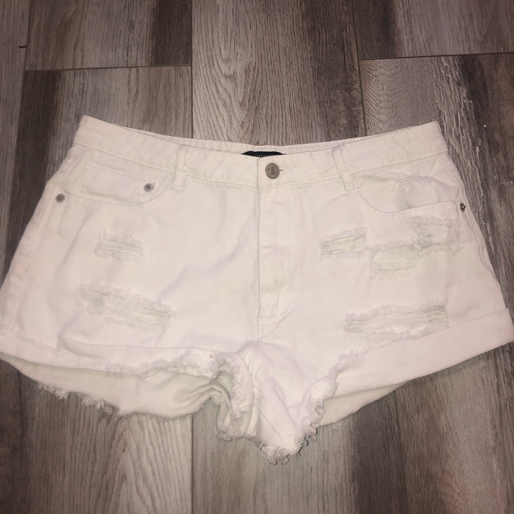 FOREVER 21 WHITE SHORTS